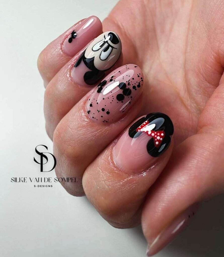 Minnie Mousse cartoon nail designs