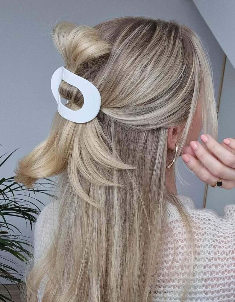 claw clip hairstyle ideas