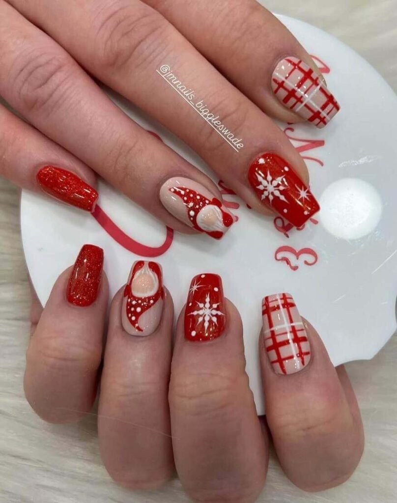 red christmas nails