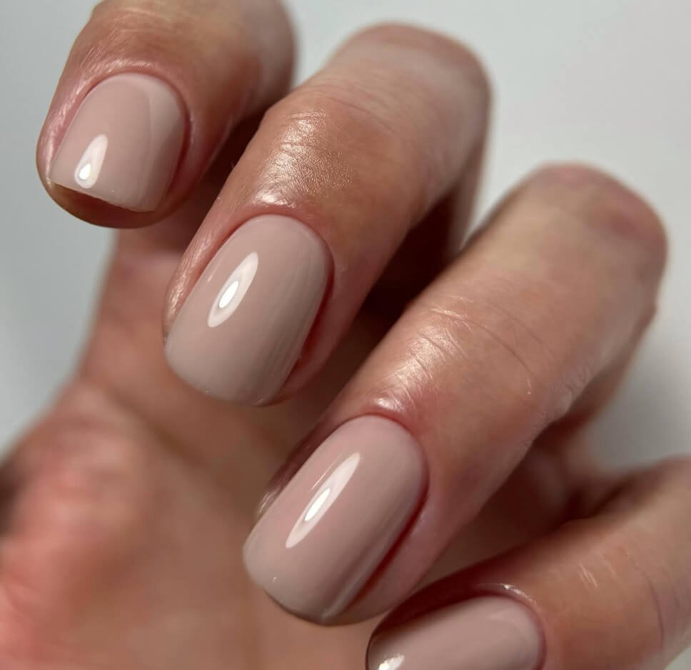 short cappuccino nails