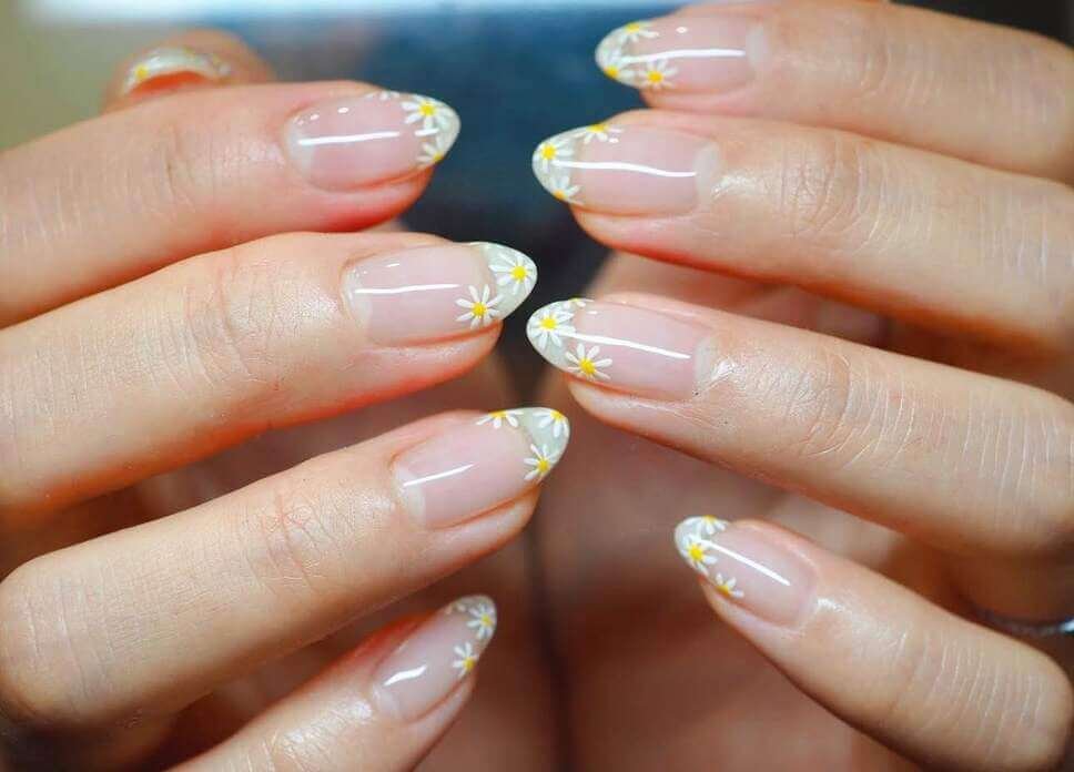 pastel daisy nail ideas
