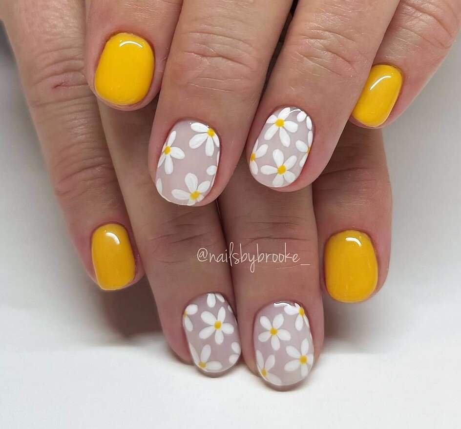 short daisy nails