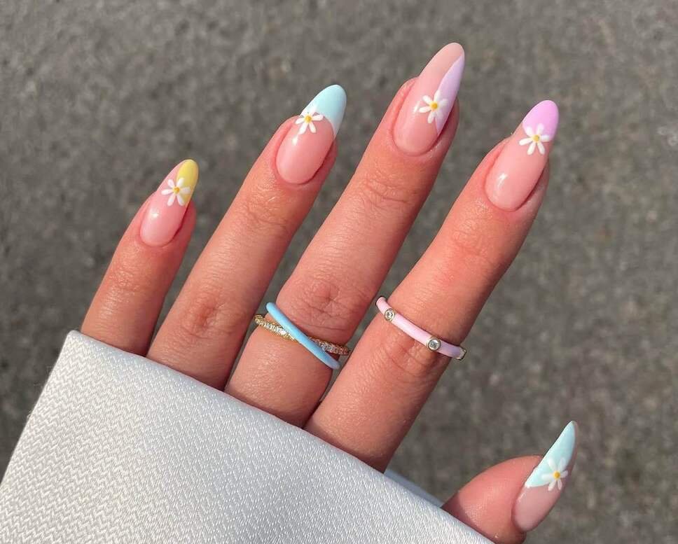 pastel daisy nails