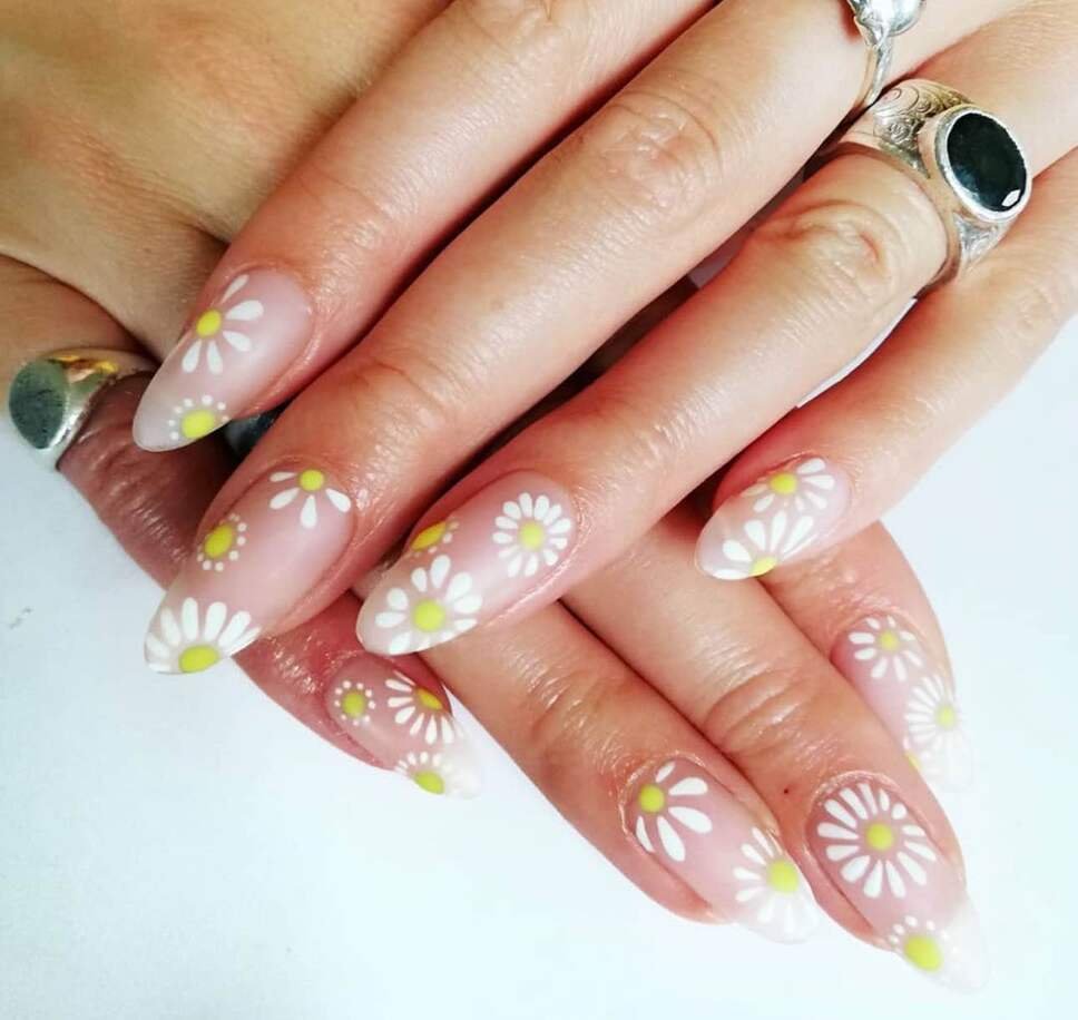 daisy nail designs 