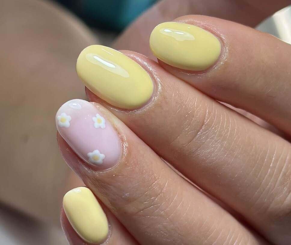 short daisy nails