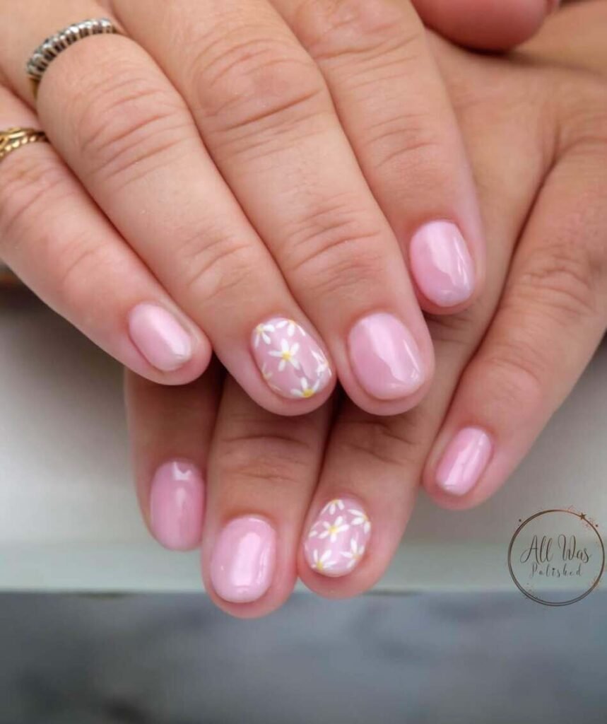 short  daisy nails for spring