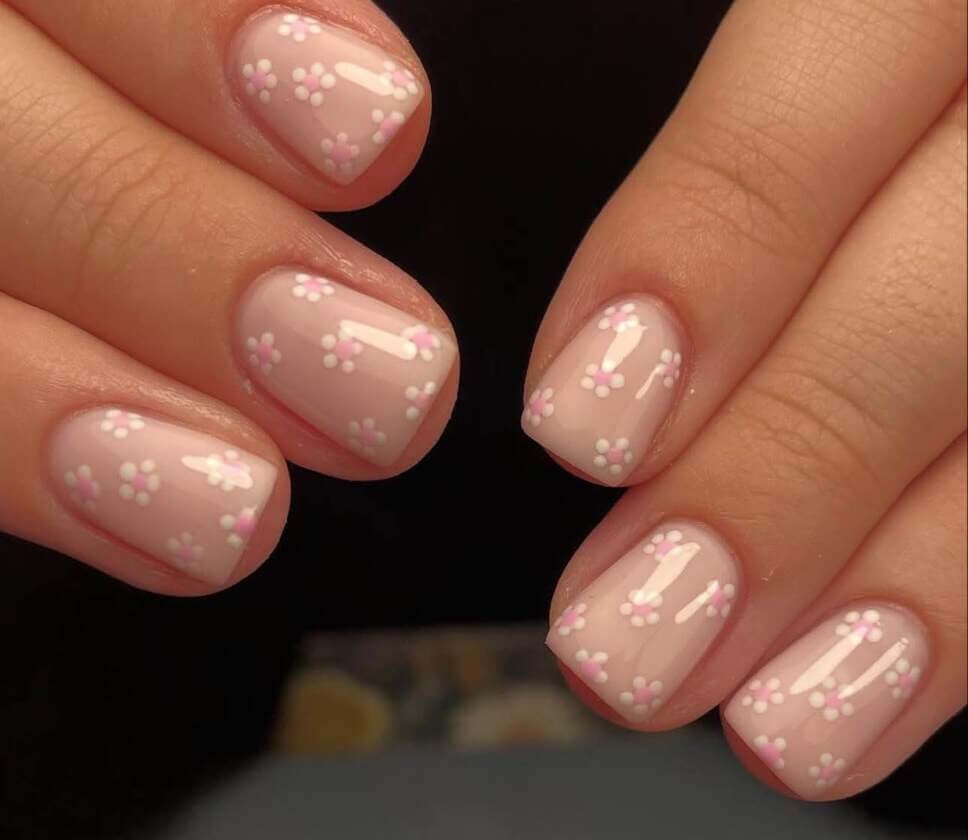 short daisy nails