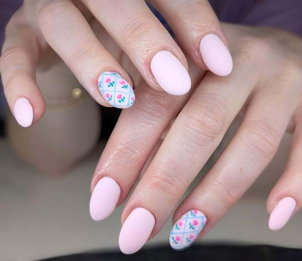 almond tulip nails
