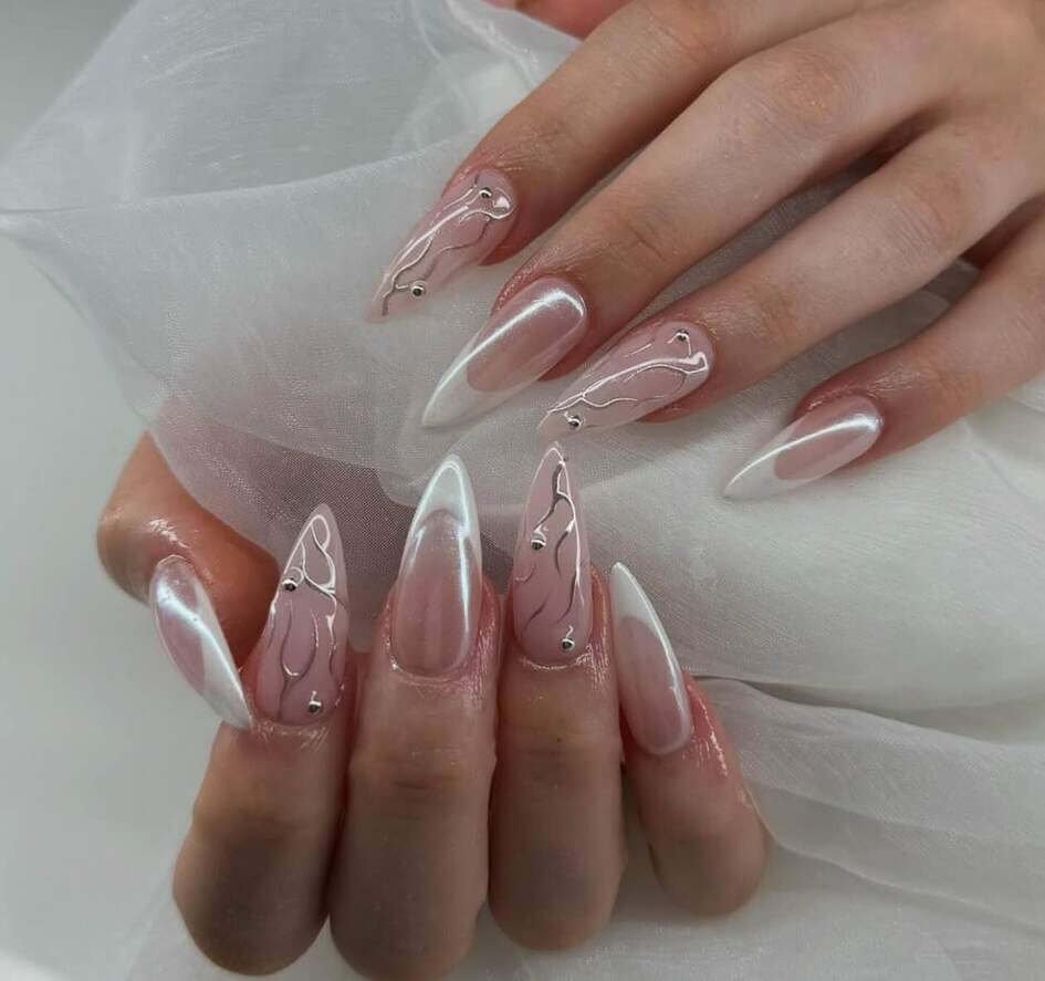 Summer wedding nails 