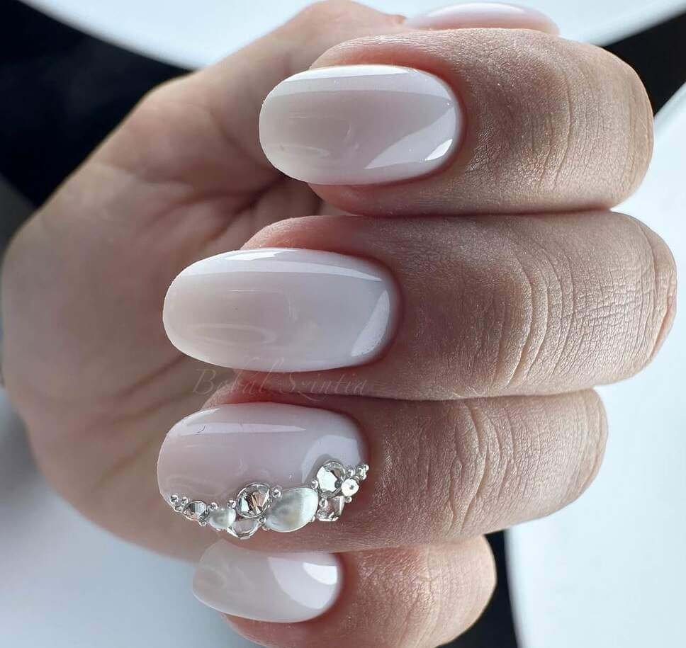 Summer wedding nails 