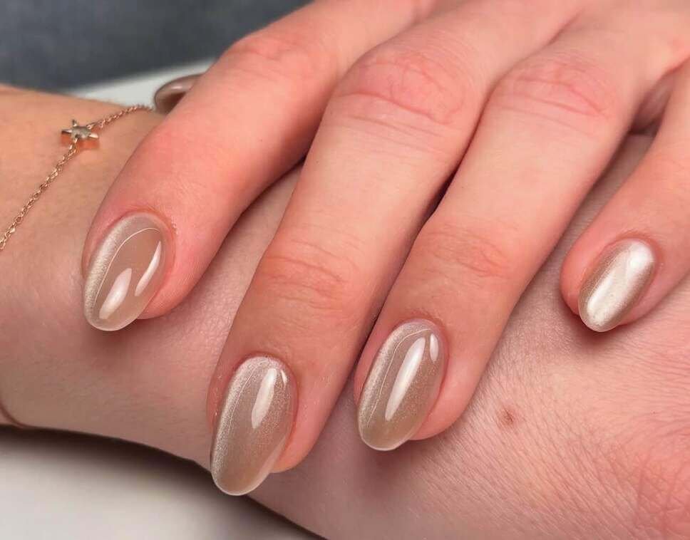 nude cat eye nails