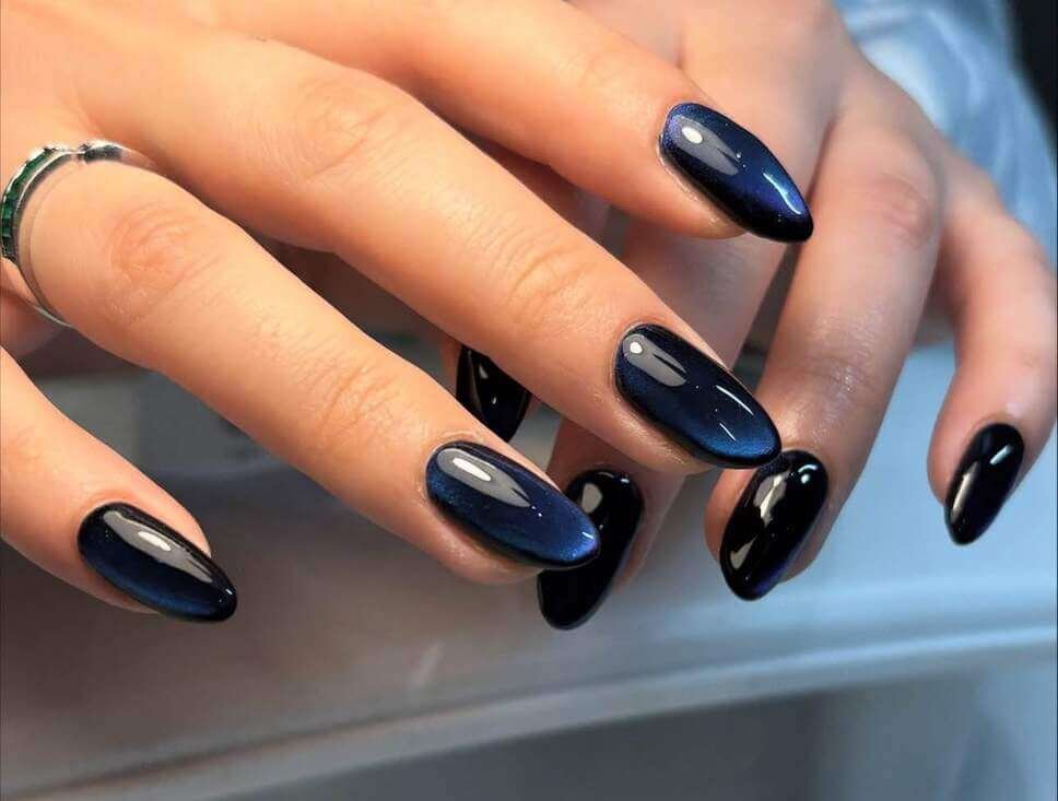 dark cat eye nails