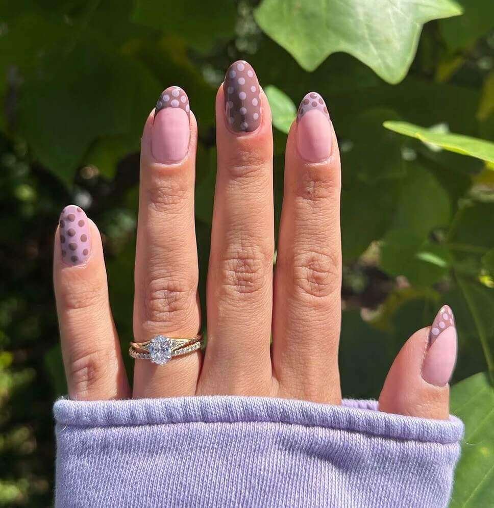 polka dot early fall nails 