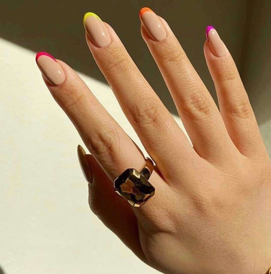 summer french tip nails 