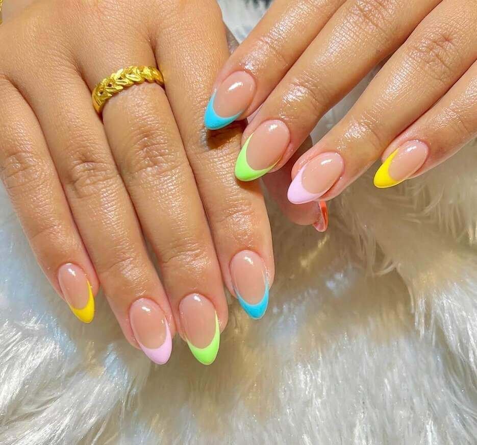 summer french tip nails 