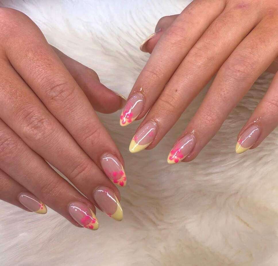 summer french tip nails 