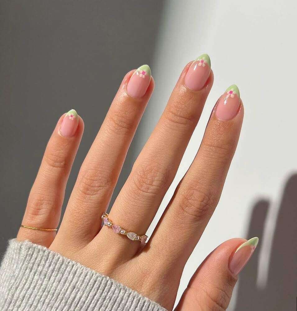 summer french tip nails 