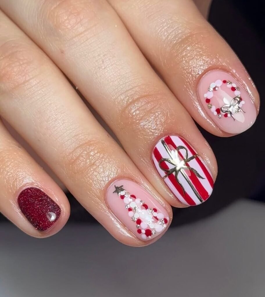 Short christmas nails with stripes