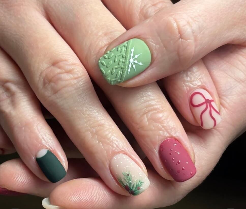 Short christmas nails
